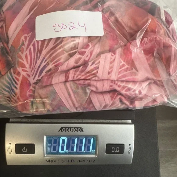 Unity World Wear Woman Pink Abstract Floral Studded Tunic Top 1X - Picture 7 of 7